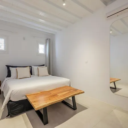 Amnos Mykonos - A Blue Eye Collection カラファティス